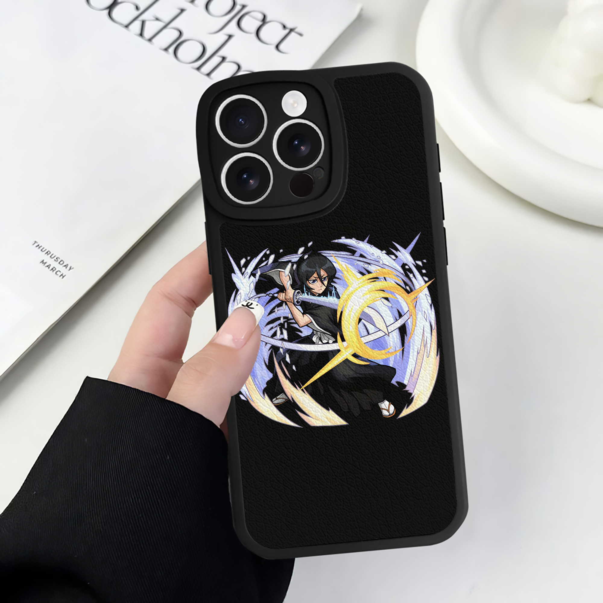 （画像用） ブリーチ 朽木ルキア BLEACH Kuchiki Rukia 【iPhone 16シリーズ対応】シリコンスマホケース（レザー調） 材質：シリコン